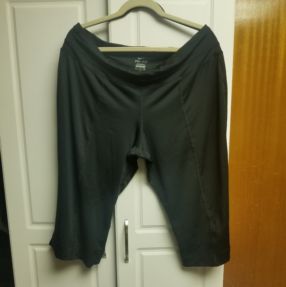 🍁🌺Nike Dri Fit cropped athletic pants